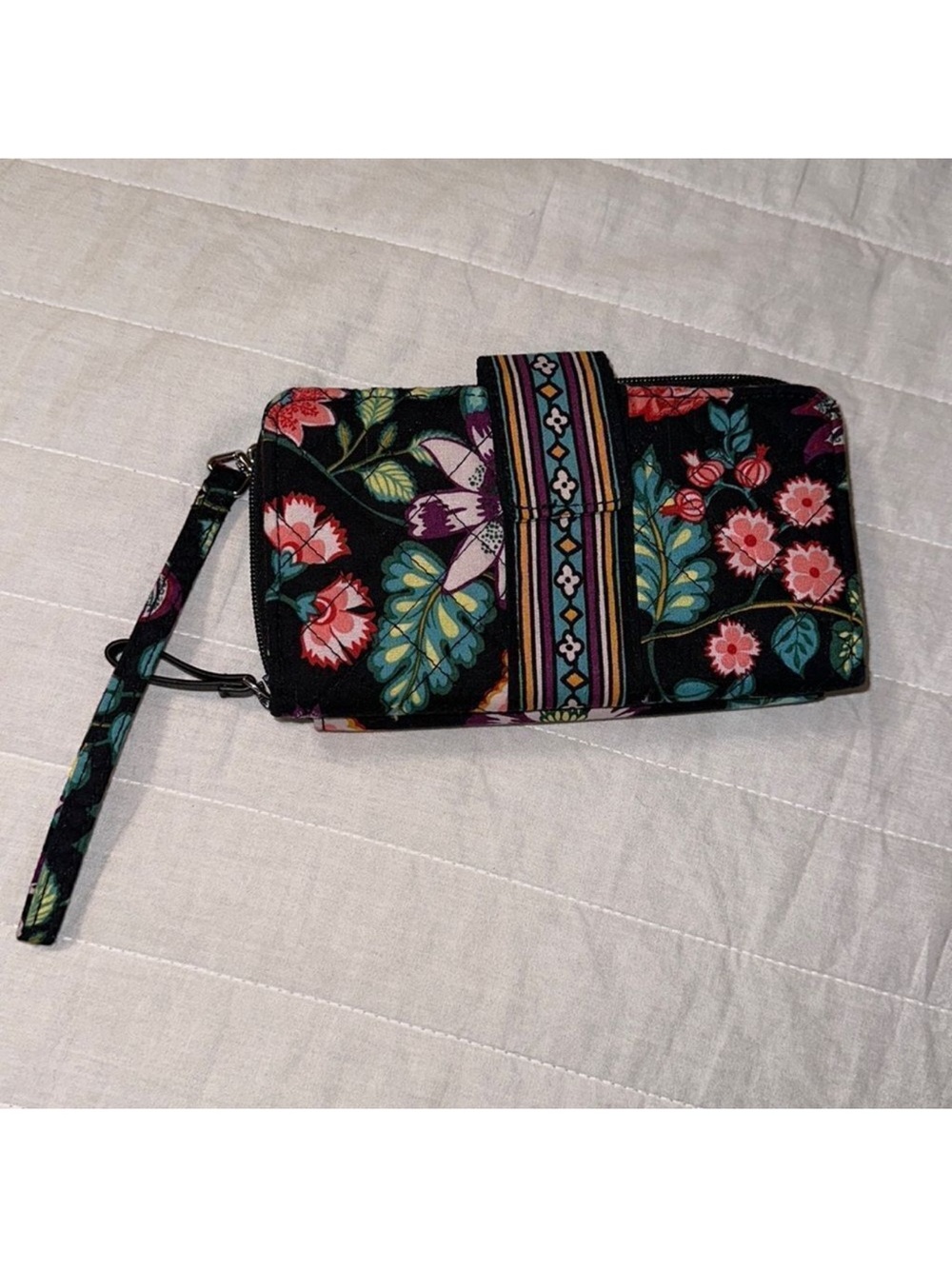 Vera Bradley Iconic RFID Black Multi Quilted Wallet Wristlet Vines Floral
